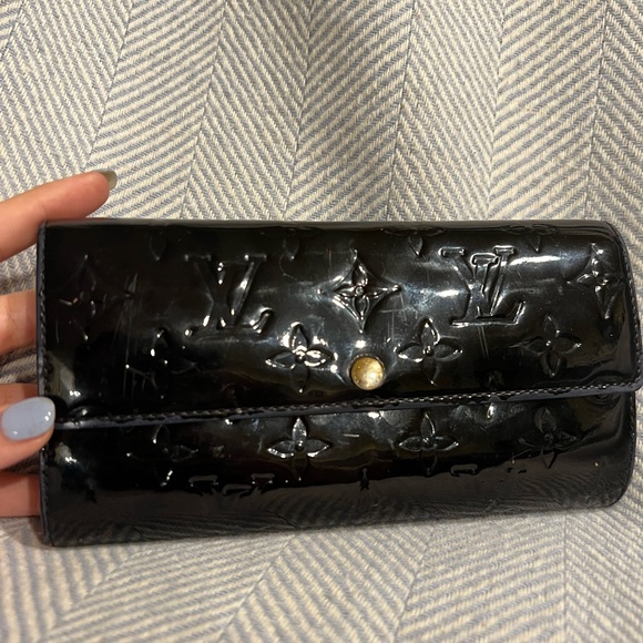 Louis Vuitton Monogram Vernis Sarah Wallet - Picture 12 of 13